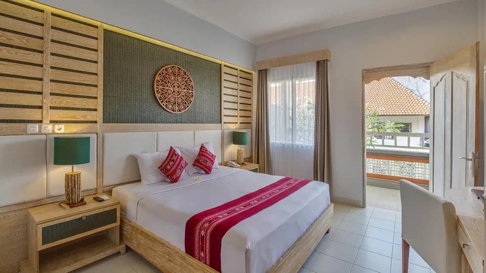 Lagoon Pool Access Room